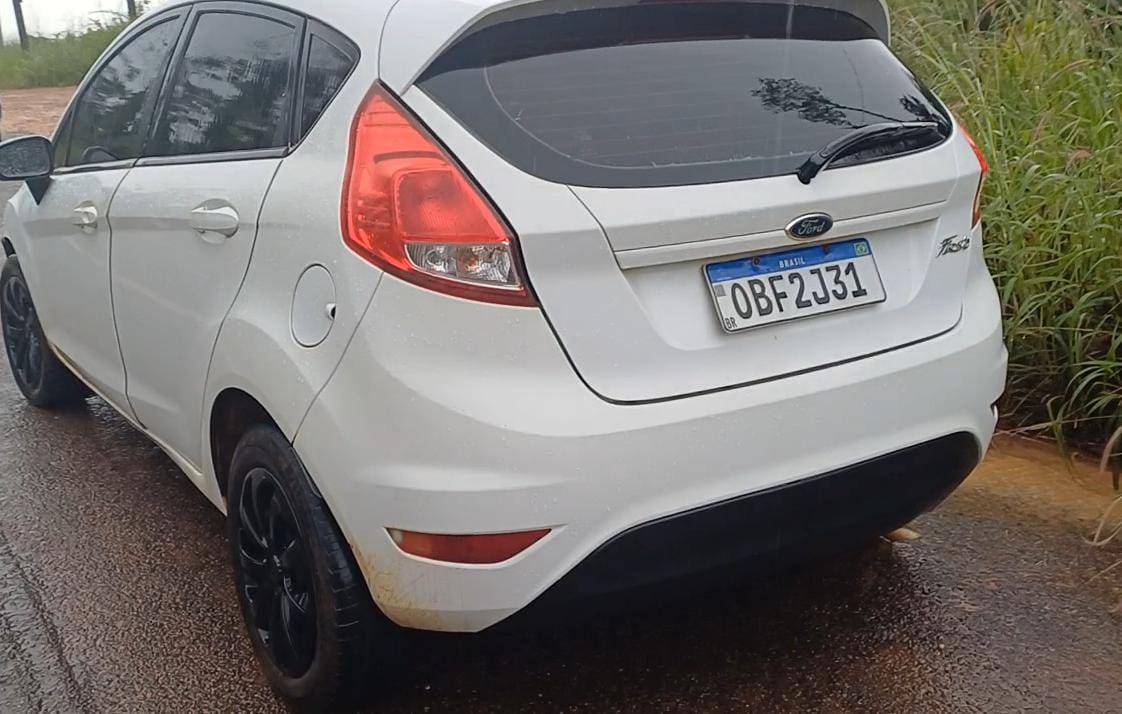 Carro parado no acostamento da MT-325 em Juara causa preocupação na população do município