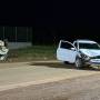 Motorista supostamente embriagado colide na traseira de carro em quebra-mola e provoca capotamento deixando condutora ferida