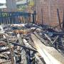 Casa de mãe com três crianças é destruída pelo fogo em Juara
