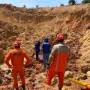 Bombeiros resgatam corpo de homem soterrado em garimpo