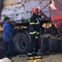 Corpo de Bombeiros retira vítima presa às ferragens após acidente entre carretas na MT-438