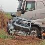Carro aquaplana na chuva, atinge carreta e três morrem esmagados em Nova Mutum